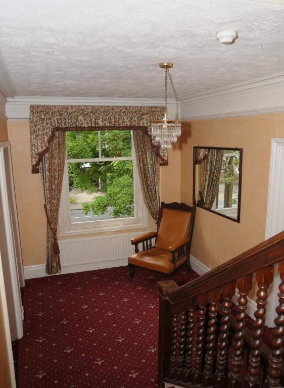 Wimblehurst Hotel photo