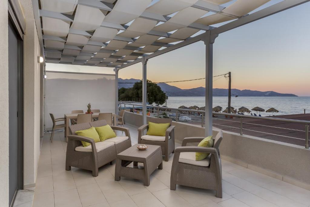 Ammos Beachfront Luxury Apartment 전경