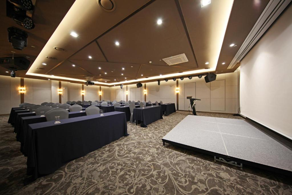 Highly rated by business travelers