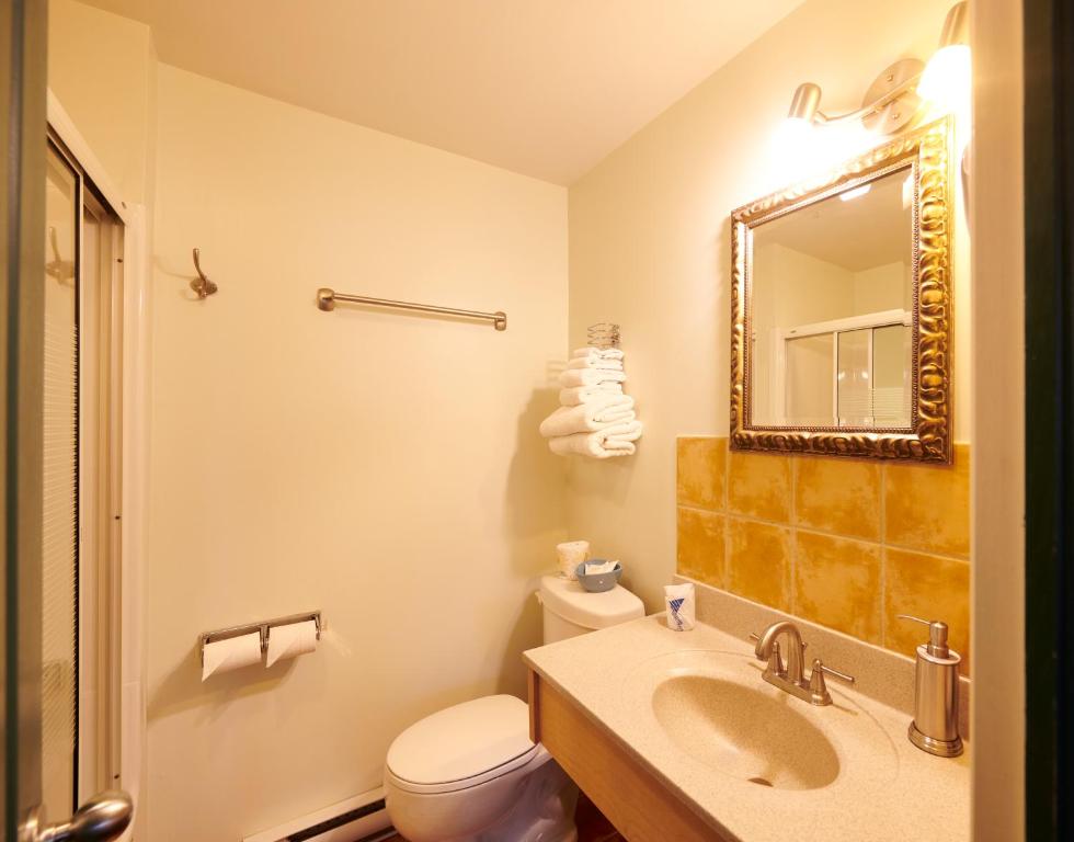 Smugglers Cove Inn photo