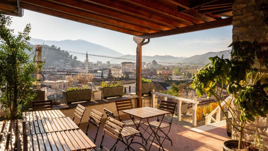 Hotel Borklad — Hotel in Berat