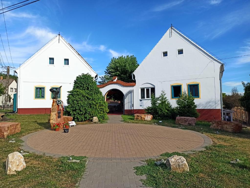 Turul Panzió & Kult Terasz Konyha