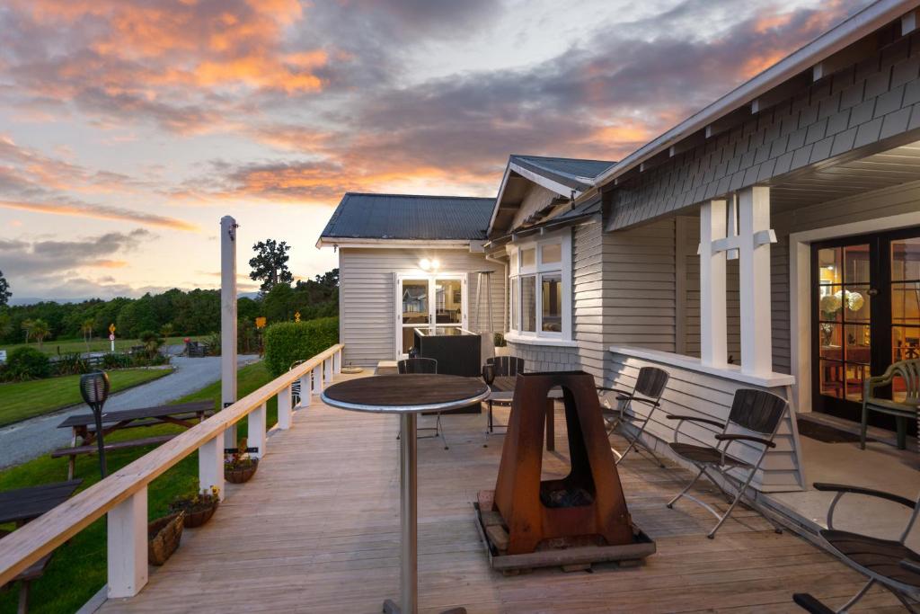 Lake Brunner Eco Lodge photo