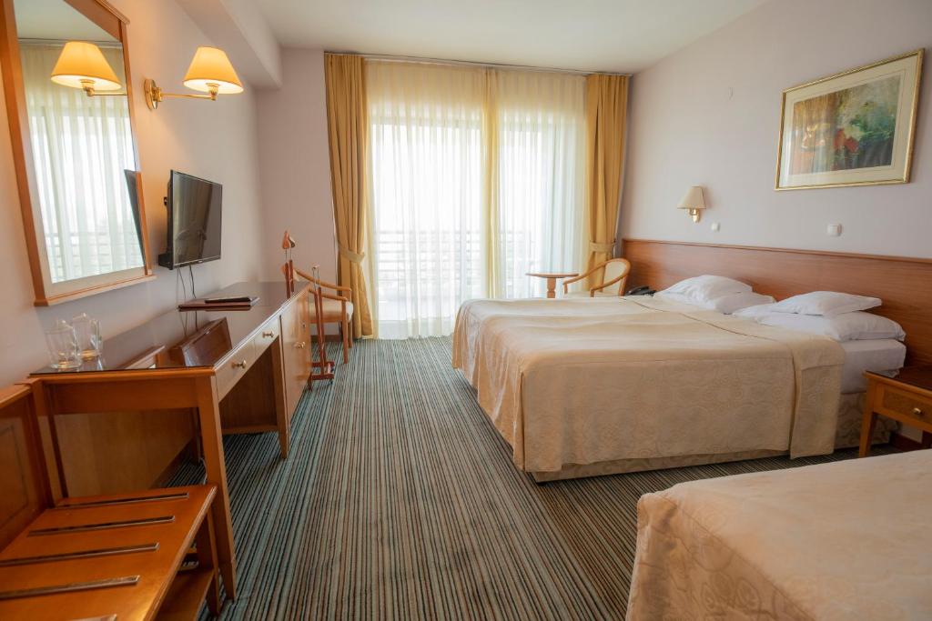 Hotel Bellevue - Metropol Lake Resort photo