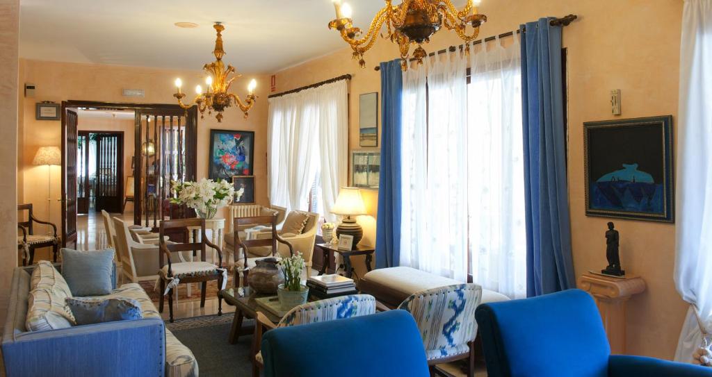 Hotel Bahia — Hotel rooms in Peguera, Balearic Islands