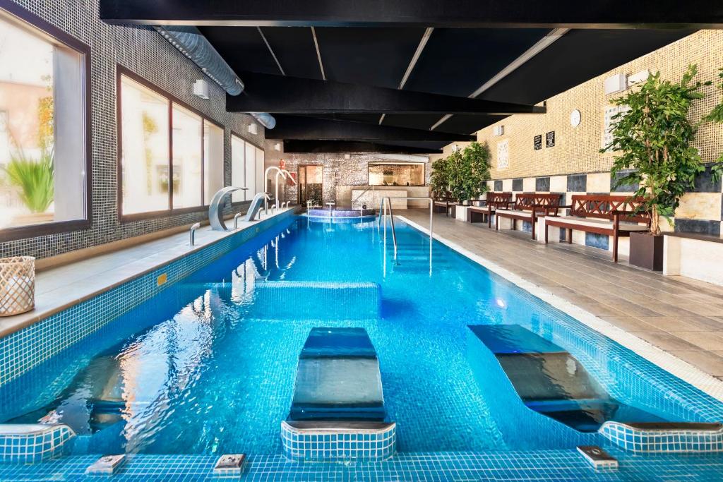 Salles Hotel Aeroport De Girona Photo 42