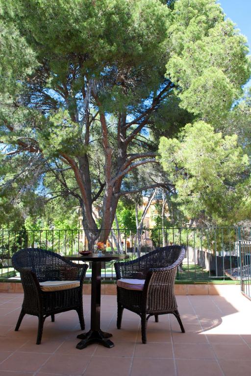 Hotel Bahia — Hotel building in Peguera, Balearic Islands