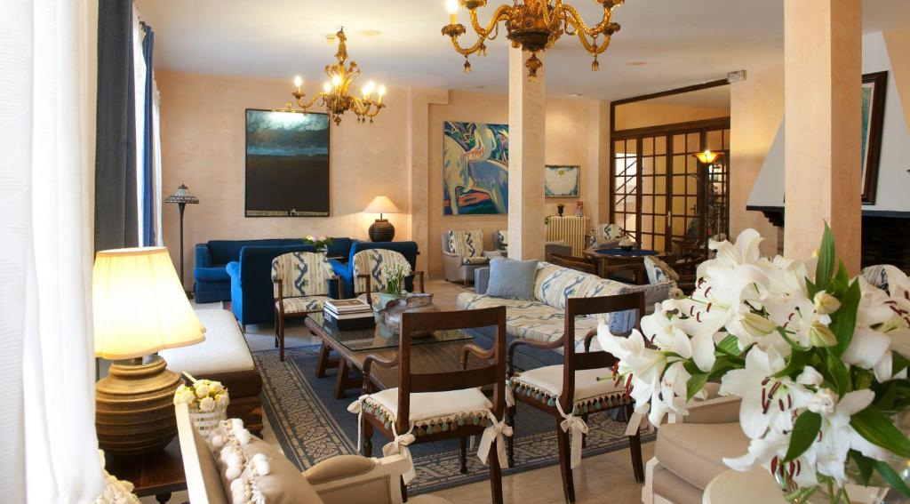 Hotel Bahia — Hotel rooms in Peguera, Balearic Islands