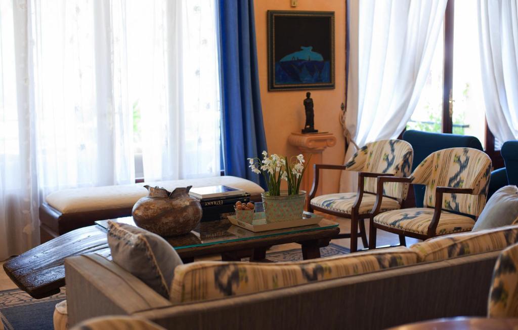 Hotel Bahia — Hotel rooms in Peguera, Balearic Islands