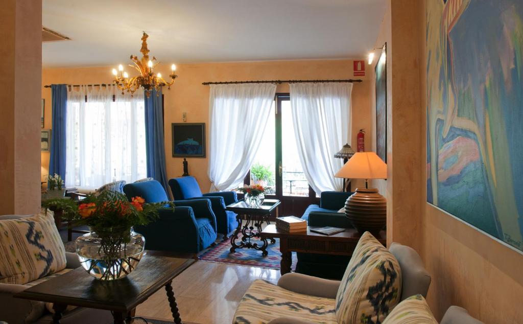 Hotel Bahia — Hotel rooms in Peguera, Balearic Islands