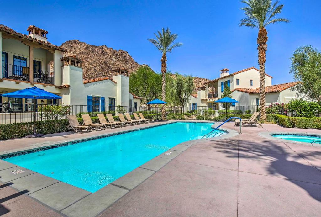 Desert Views and Pool Access Home in La Quinta 전경