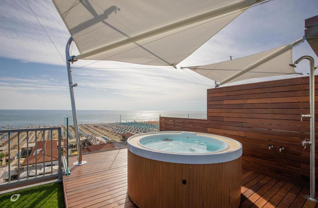 Beachfront Penthouse with private parking - 5