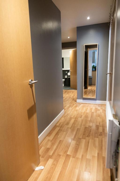 Modern Merchant City Apartment by George Square photo
