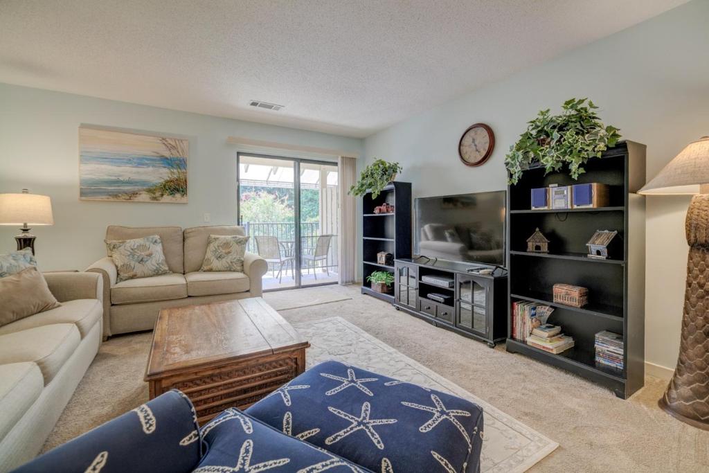 Escape to Hilton Head! Two Bedroom Villa Just A Short Walk To Beach! villa photo
