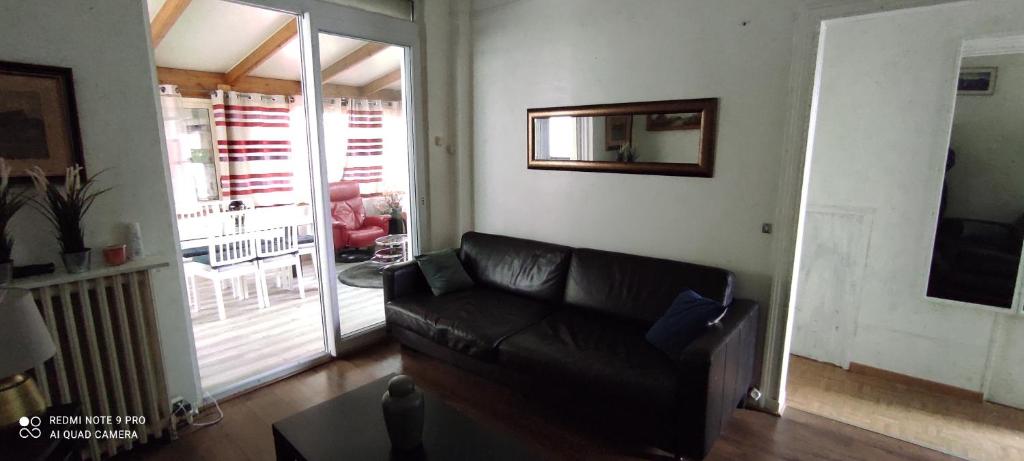 GRAND APPARTEMENT AVEC TERRASSE & JARDIN A 5 minutes de PARIS photo