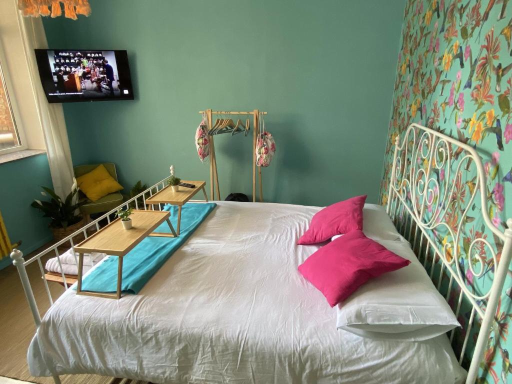 Ibiza Vibes Studio - Festive, Beach & Sun Atmosphere - Amazing location IN city center photo