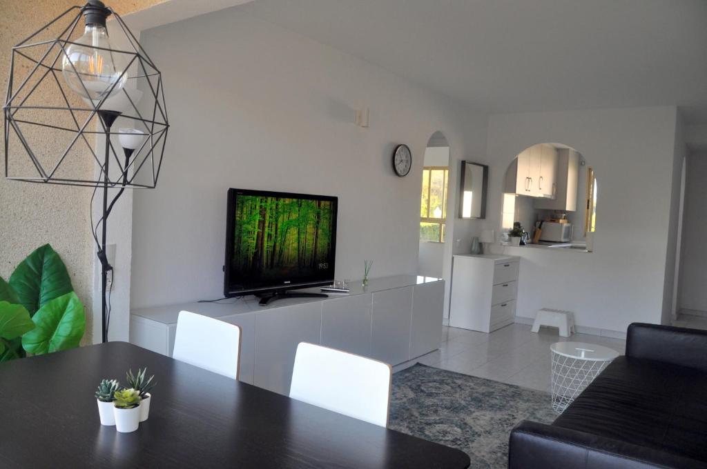Apartamento con piscina y parking - 3