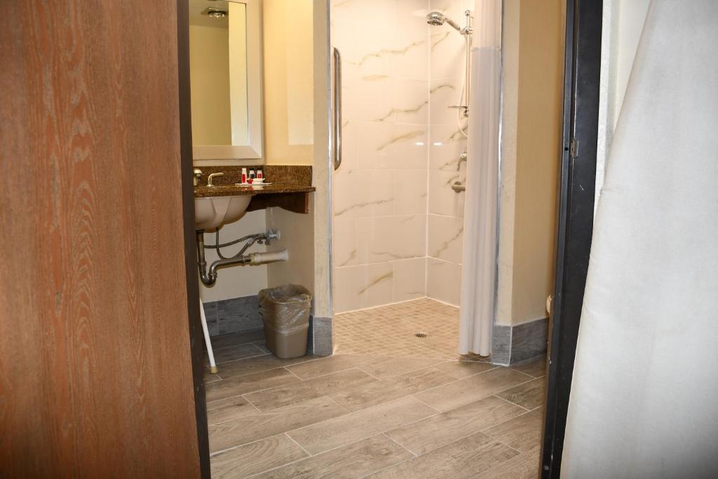 Days Inn by Wyndham Mounds View Twin Cities North photo