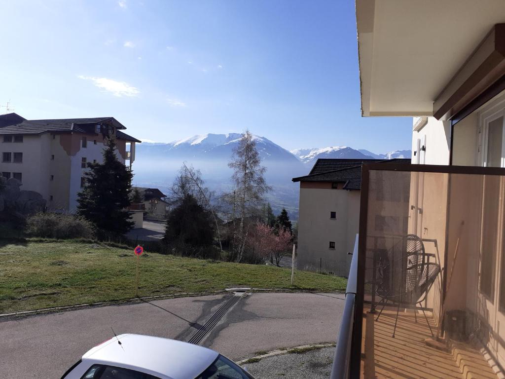 Appartement T2 entièrement rénové dans résidence calme - 1