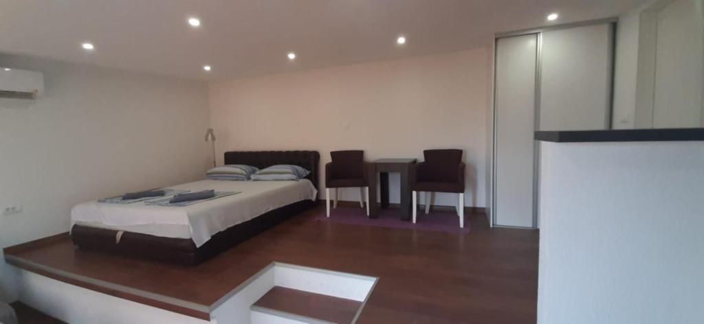 Shared lounge/TV area