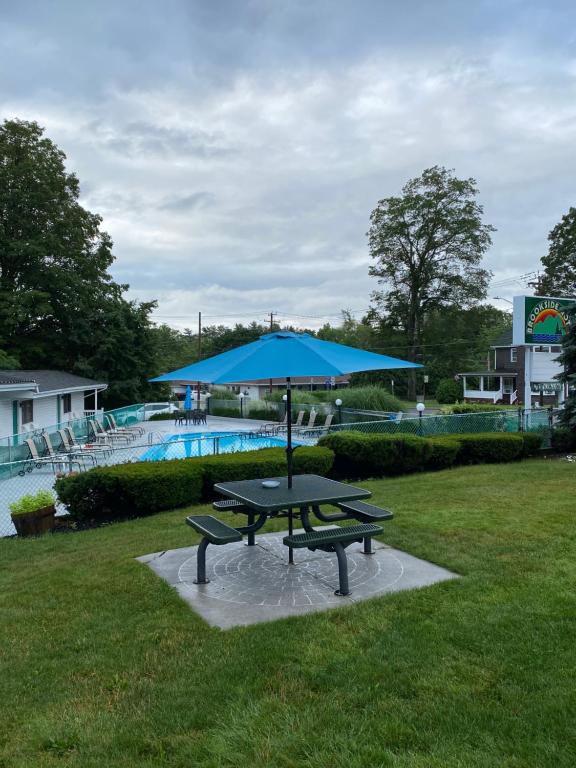 Brookside Motel & Cabins photo