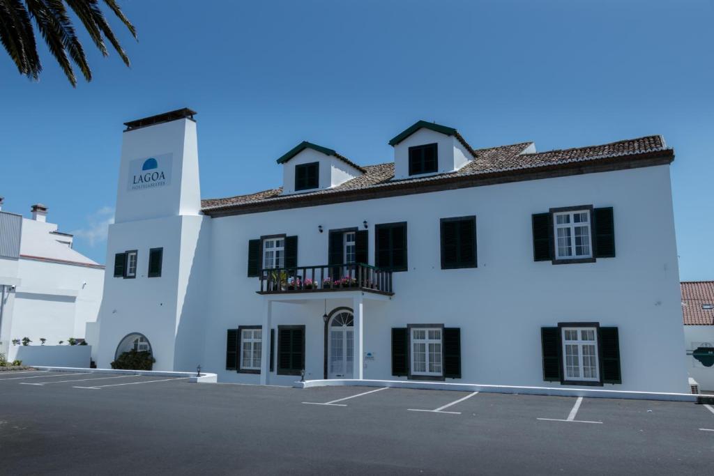 Lagoa Hostel &amp; Suites — Hotel in Ponta Delgada