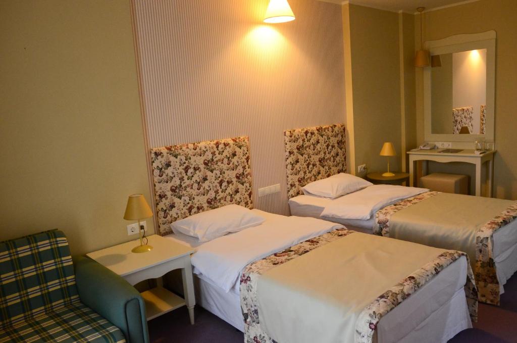 Parish Hotel photo