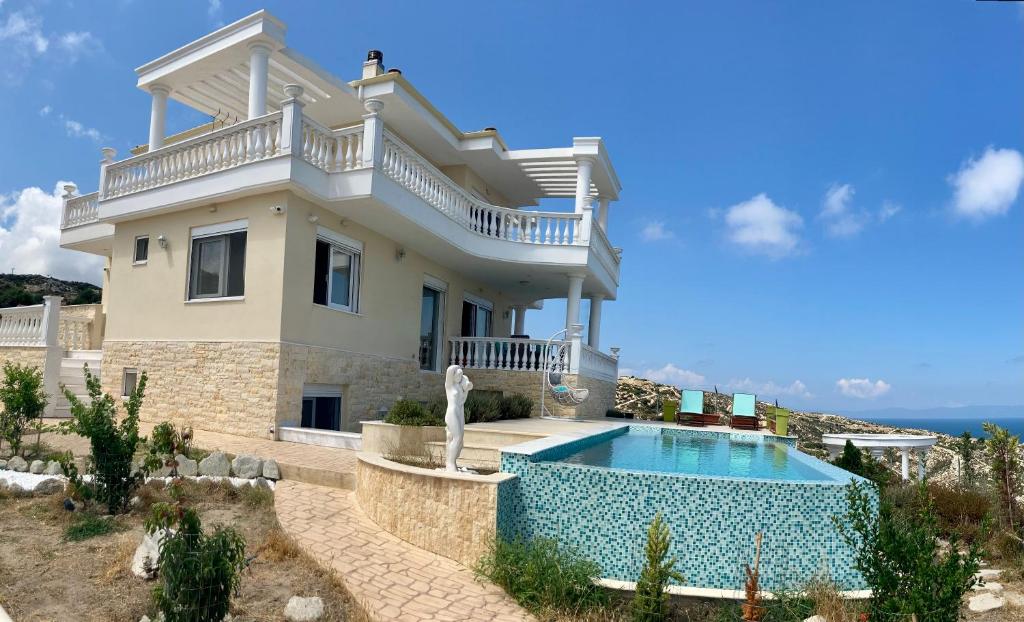 Villa Ulyana Kriaritsi - Athos Sea View &amp; Spa — Hotel in Chalkidiki