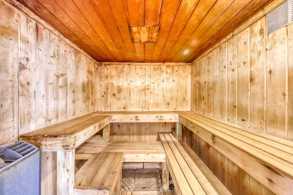 Mountainside Resort: K105 photo