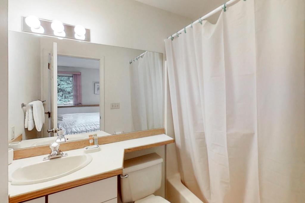 Mountainside Resort: K105 photo
