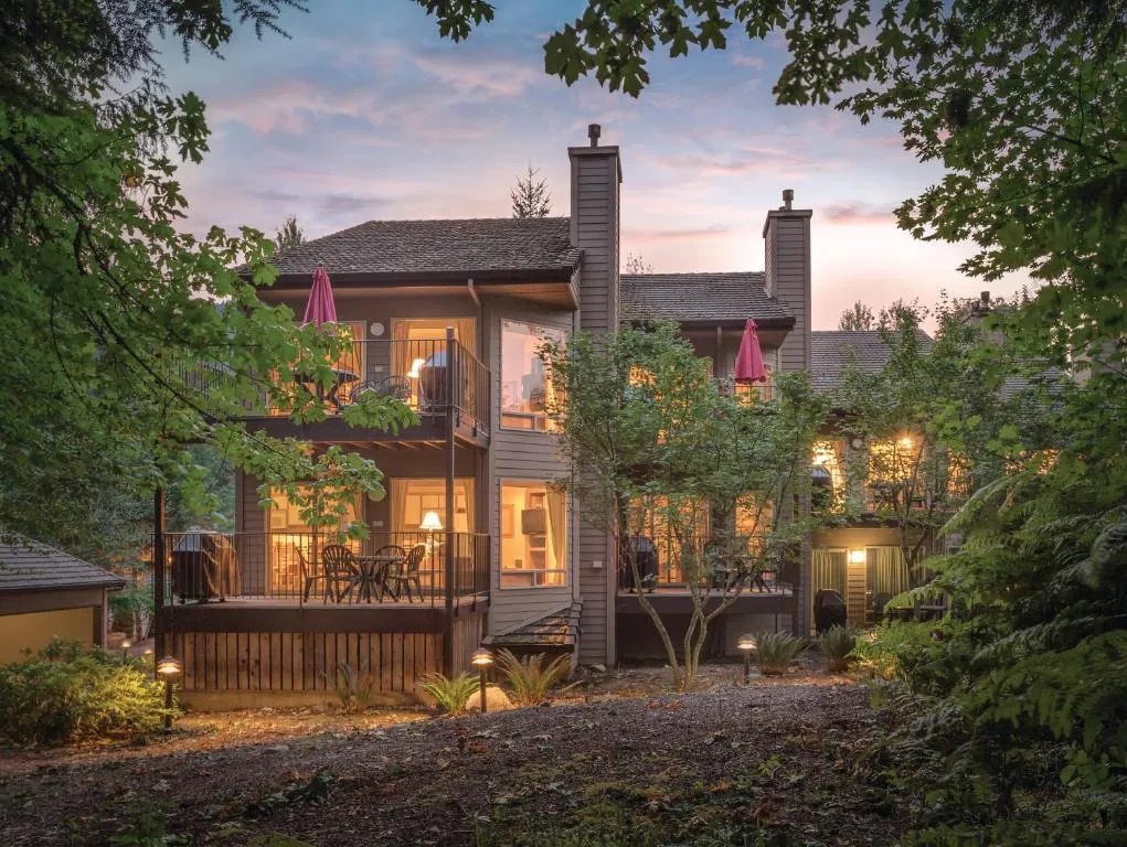 Whispering Woods Resort，位于韦尔奇的酒店
