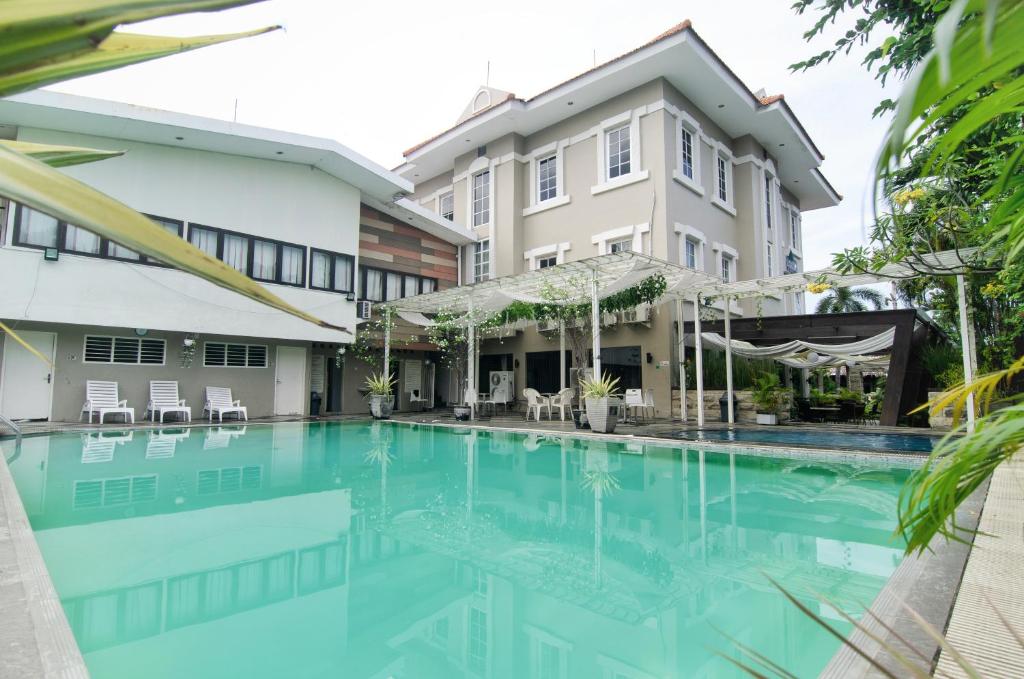 Swimming pool, Country Heritage in Surabaya
