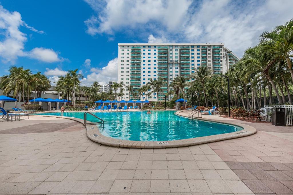 Ocean Reserve Luxury Condos Across from Sunny Isles Beach photo