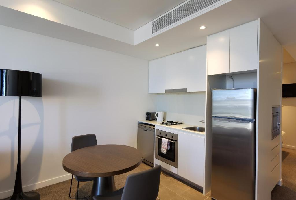 KOZYGURU Chatswood Luxury Studio Walk to Chatswood Chase NCH088-721 photo