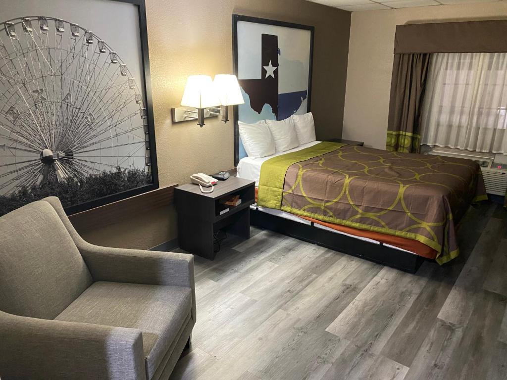 Super 8 by Wyndham Gainesville TX photo