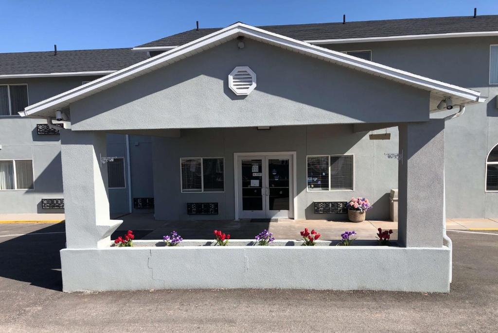 Super 8 by Wyndham Price, Price