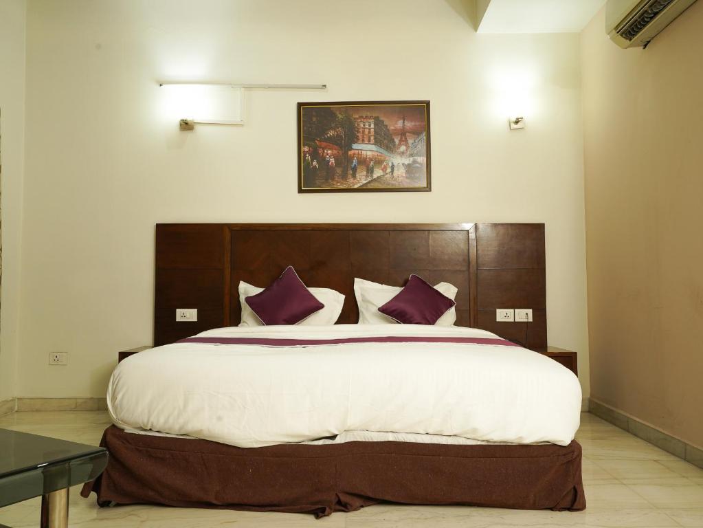 Lime Tree Hotel Gurgaon iffco Chowk Metro Station photo
