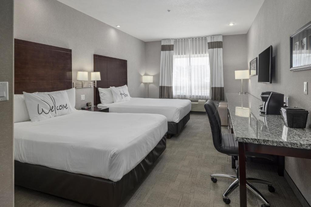 Home Inn & Suites Regina Airport photo
