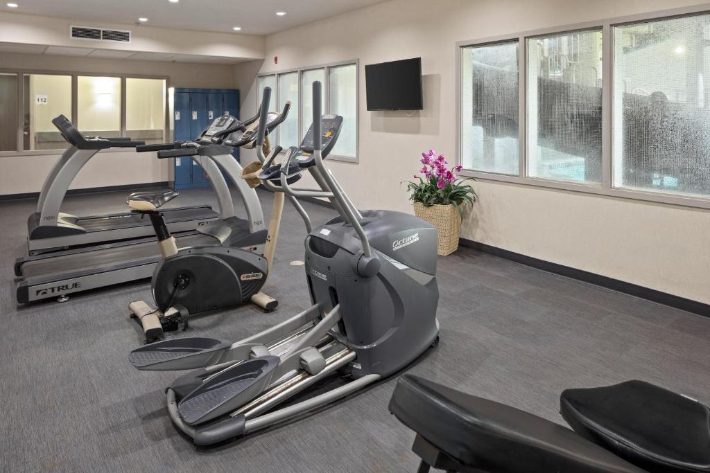 Home Inn & Suites Regina Airport photo
