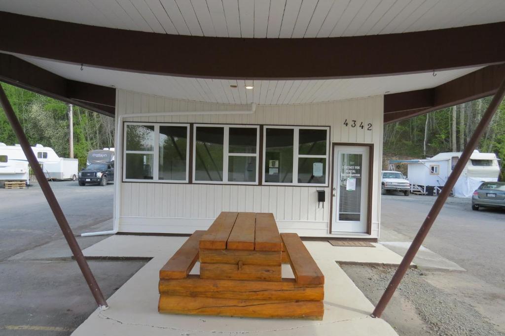 Rest Inn RV Park photo