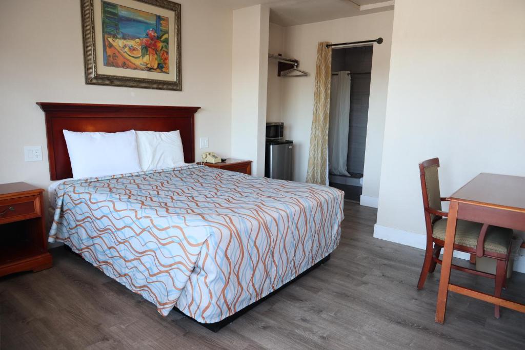 Capri Motel Santa Cruz Beach Boardwalk photo