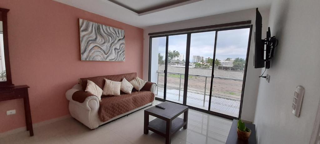 Espectacular departamento de tres habitaciones en Edificación Amaralto - 1