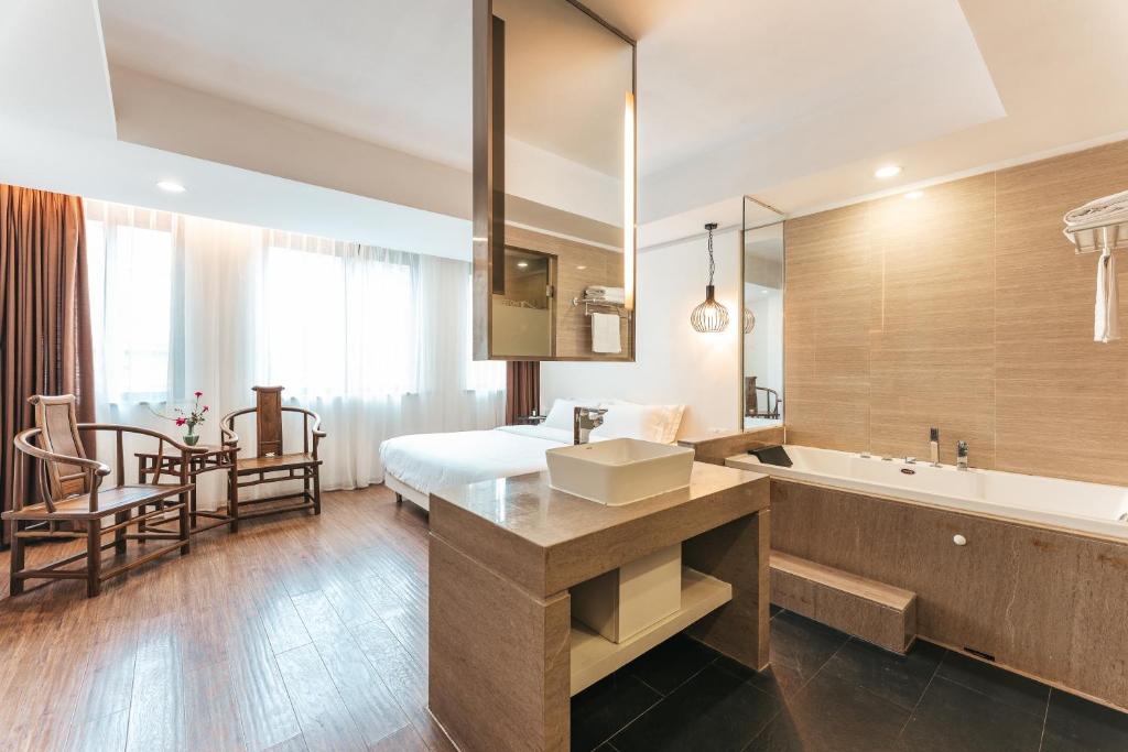 Xiamen Gulangyu Heitan Hotel