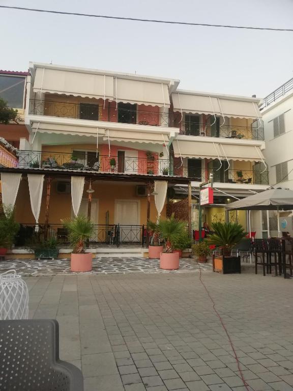 menidistudios, Menídion