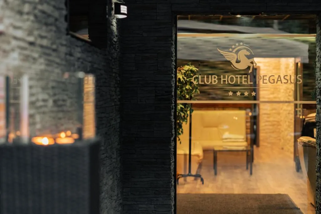 Club Hotel Pegasus, hotel in Tiszaug