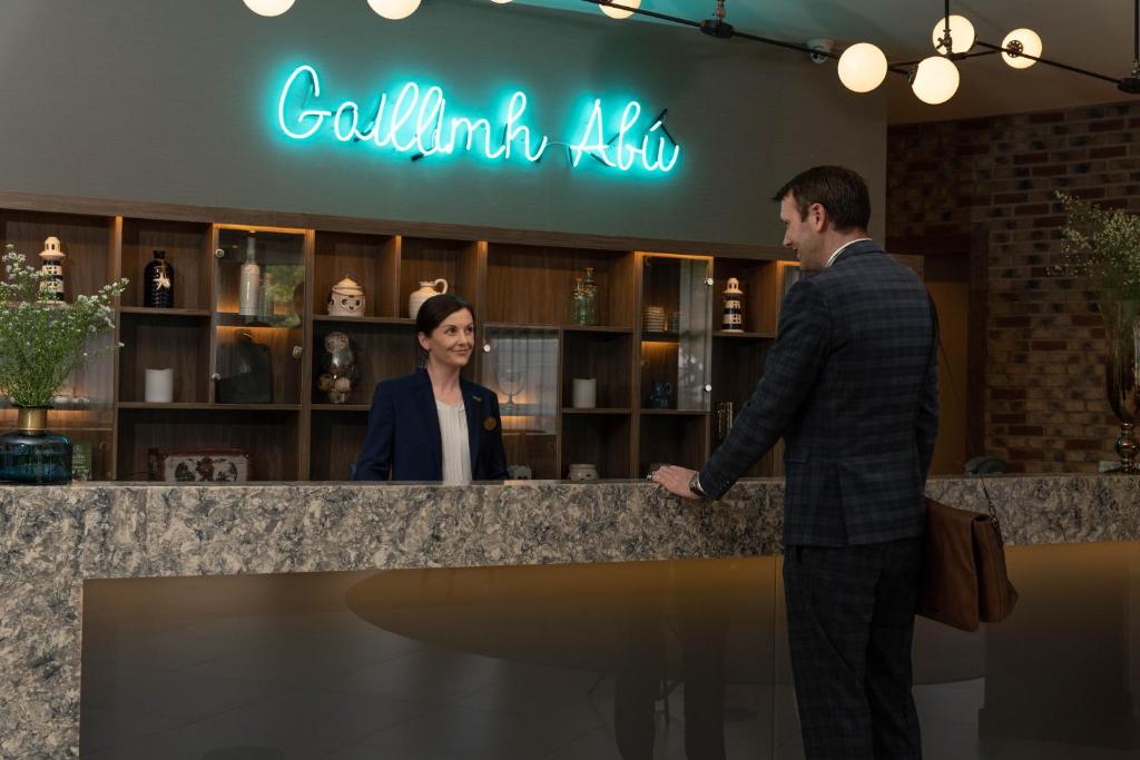 Front desk [24-hour]