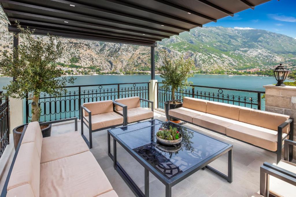 Balcony/terrace, Dekaderon Lux Apartments in Kotor