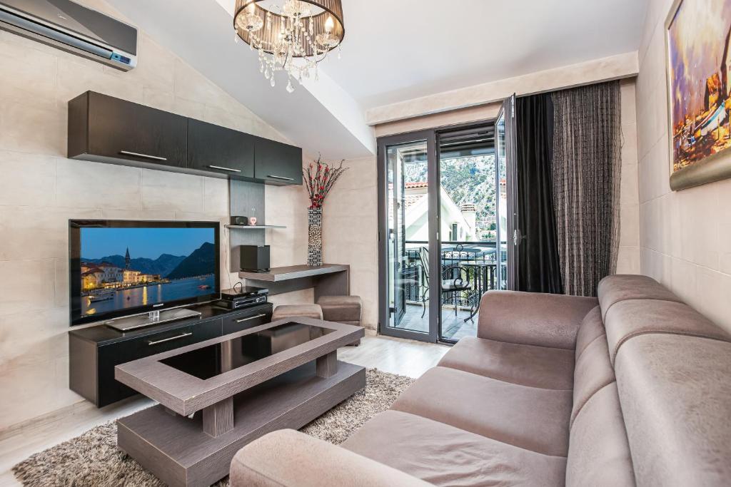 One-Bedroom Apartment with Balcony and Sea View