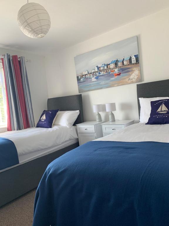 Lovely well equipped apartment - 2 bedroom, sleeps 4, sundeck, 8 min river walk to beach and town, F — Hotel in Lyme Regis