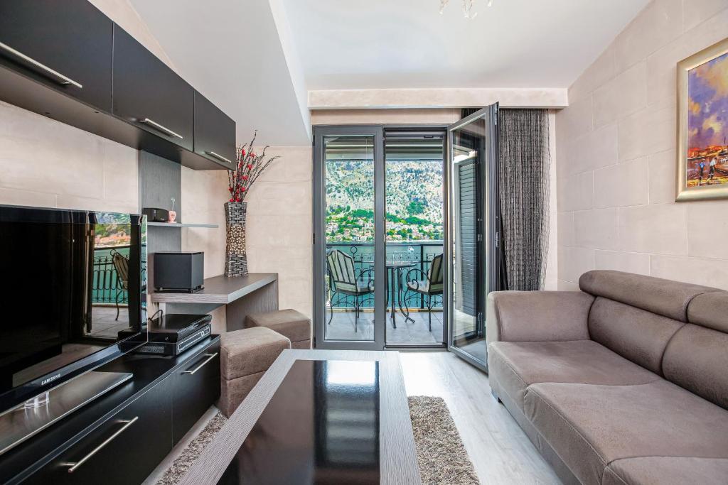 One-Bedroom Apartment with Balcony and Sea View